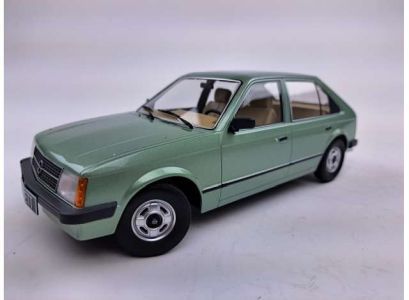 Triple9 - Modellauto 1:18 - 1984 Opel Kadett D 5-door - 4 Farben in Driedorf