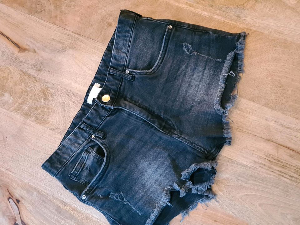 ❗️ kurze Hose - Jeanshose - Shorts - Gr. 36 - H&M ❗️ in Bützow