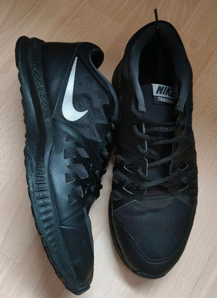 Nike running Training Schuhe Sneakers Herren 44 schwarz in Völklingen