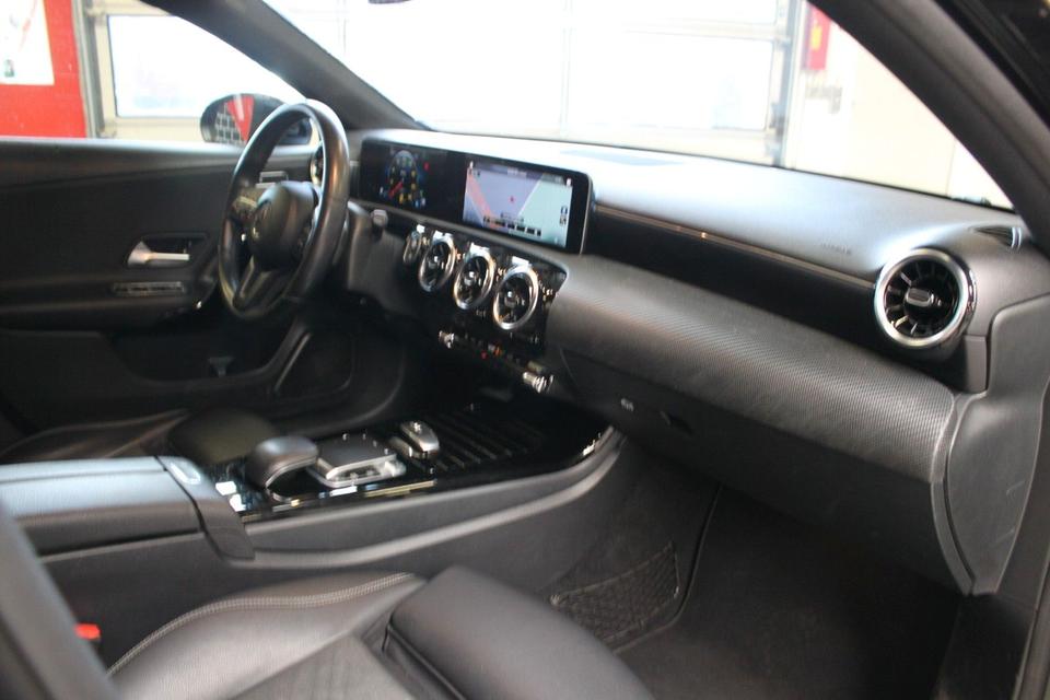 Mercedes-Benz A 180 Kamera*PDC*Alcantara*Navi*Spurhaltesystem* in Köln