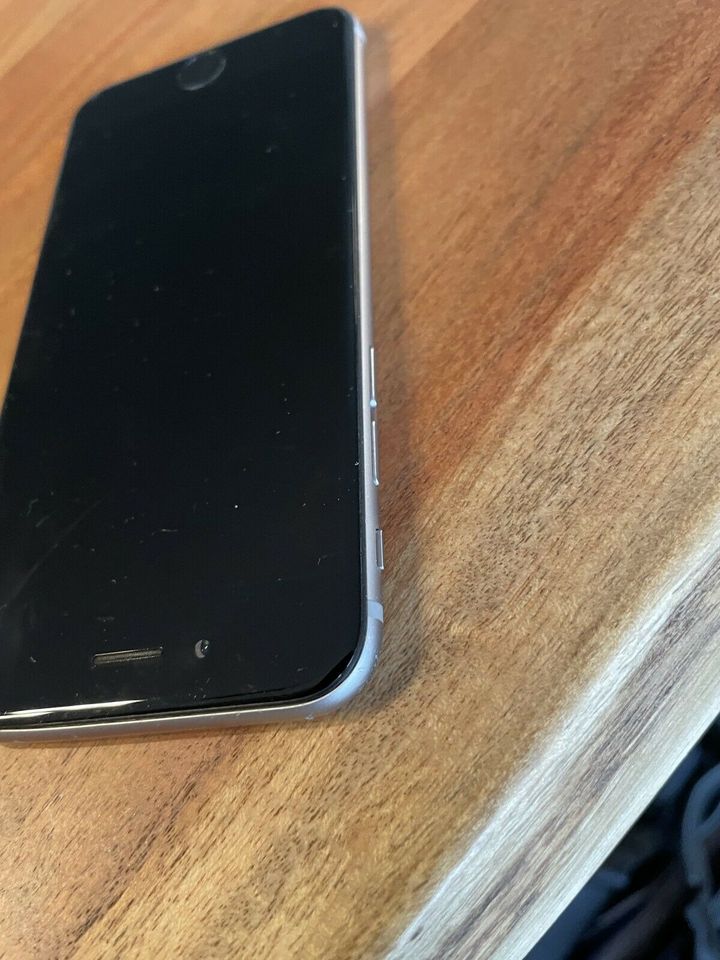 iPhone 6 mit 64GB space grau in Düsseldorf