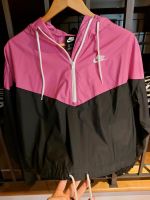 NIKE pink/schwarz L Jacke Windbreaker Blouson Kapuze neuw Kr. München - Oberhaching Vorschau