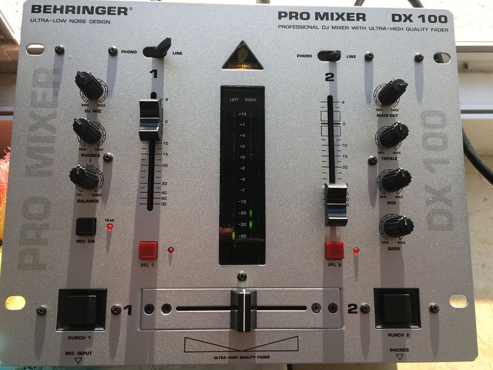 DJ Mixer Behringer DX 100 in Bielefeld