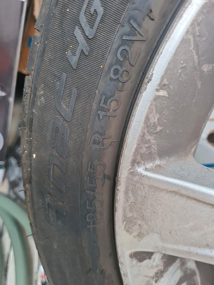 Honda Alufelge mit Reifen 185/55R15 siehe Fotos in Schwerte