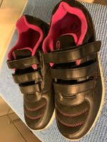 Turnschuhe / Sneaker mit klettverschluss Gr 41 Nordrhein-Westfalen - Meinerzhagen Vorschau
