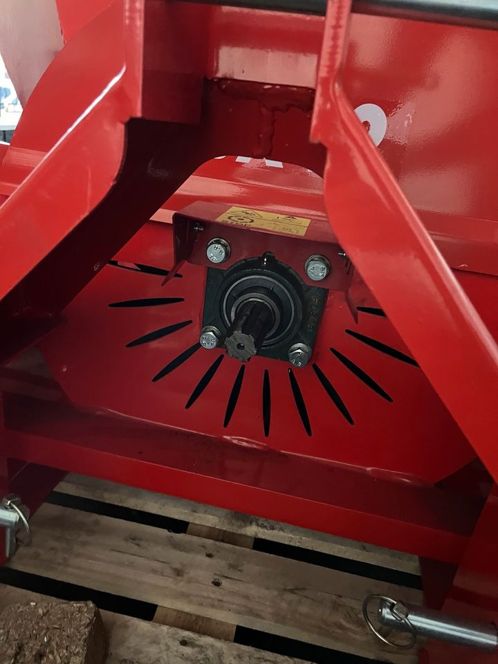 Häcksler Kleintraktor Schredder in Kirchlinteln