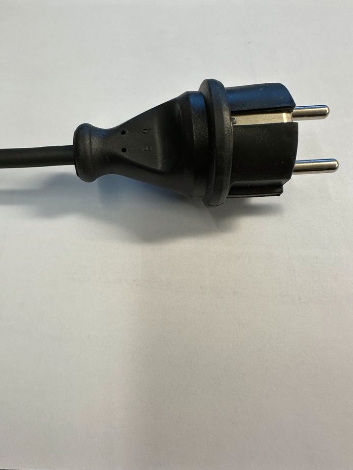 12 Stück Schuko Stecker mit je ca. 3,90m lang 3x0,75 Kabel IP44 in Frechen