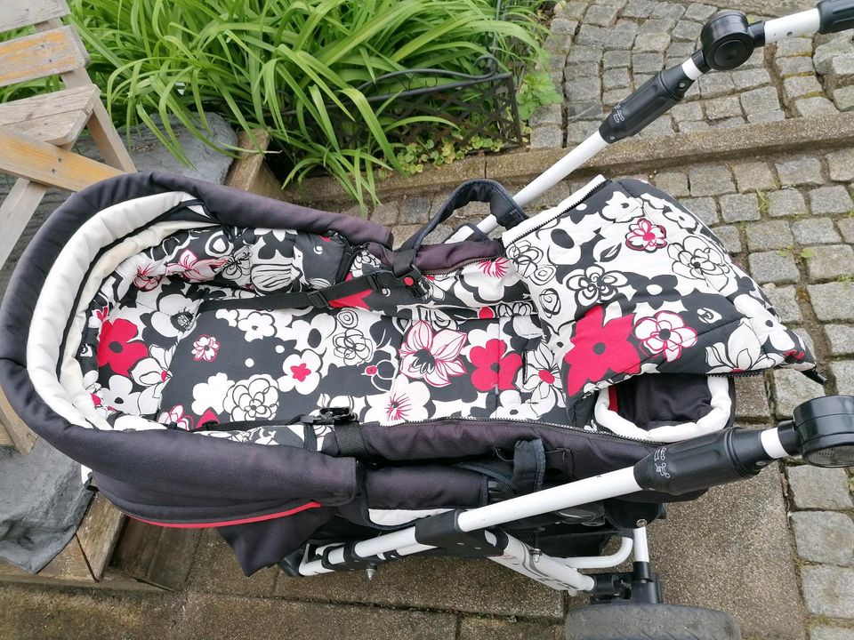 Kombi Kinderwagen Hartan R1 mit Babyschalenaufsatz und Zubehör in Eningen