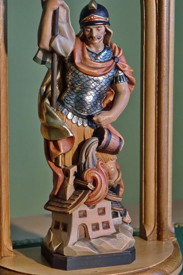 Hl. Florian - Holzfigur mit Bogen - handgeschnitzt in Andernach