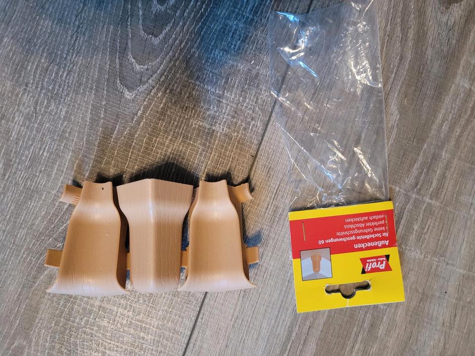 18 × Verschiedene Sockelleisten Abschluß/ Innen - Außen Ecken in Espenau