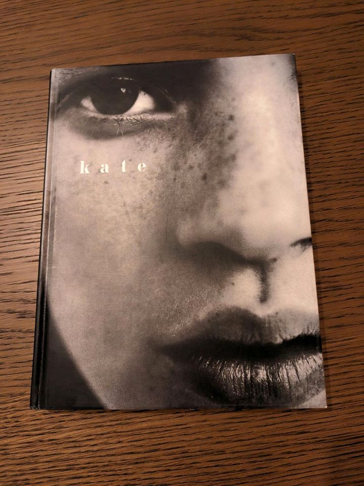 Kate Moss (Fotografie-Buch) in Berlin