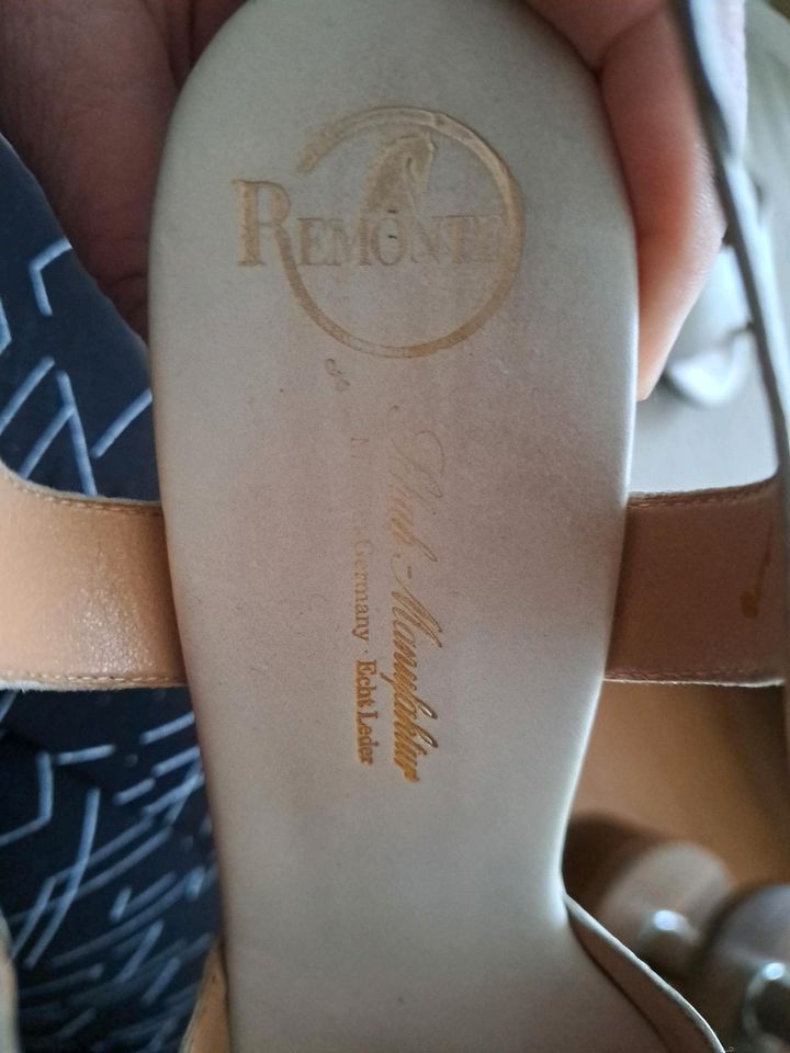 Damenschuh Pumps Retro Remonte Schuhmanufaktur in Elsoff (Westerwald)