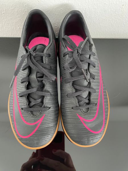 Neu ! Nike Mercurial X Vapor Gr. 31,5 schwarz / pink Hallenschuhe in Bayern  - Nersingen | Gebrauchte Kinderschuhe Größe 31 kaufen | eBay Kleinanzeigen  ist jetzt Kleinanzeigen
