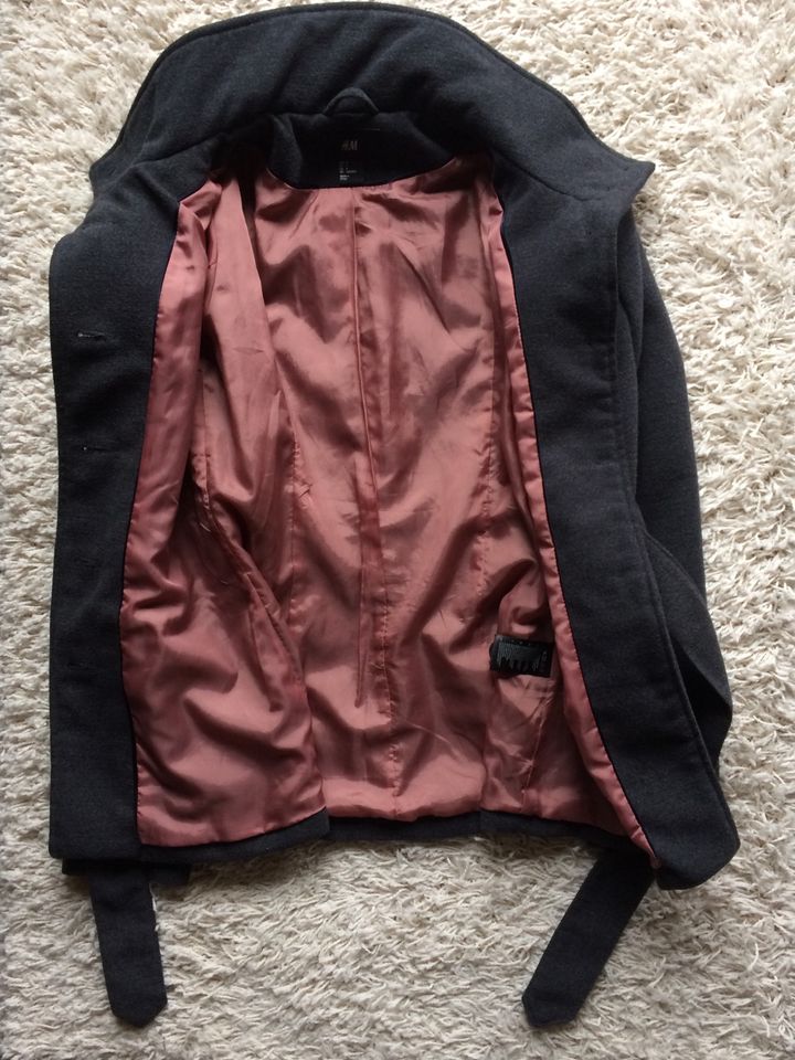 Jacke Kurzmantel mit Bindegürtel grau von H&M in Geiselhöring