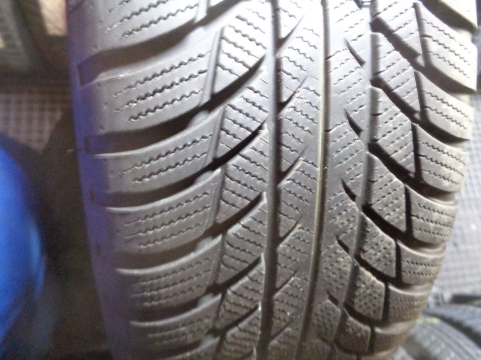 Bridgestone 205/60R16 92H WR auf Stahl mit Radzierblenden T-Roc in Meerbusch