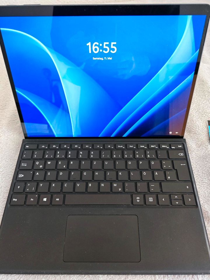 Microsoft Surface Pro 9 i7 16gb ram 256gb mit Tastatur in Solingen
