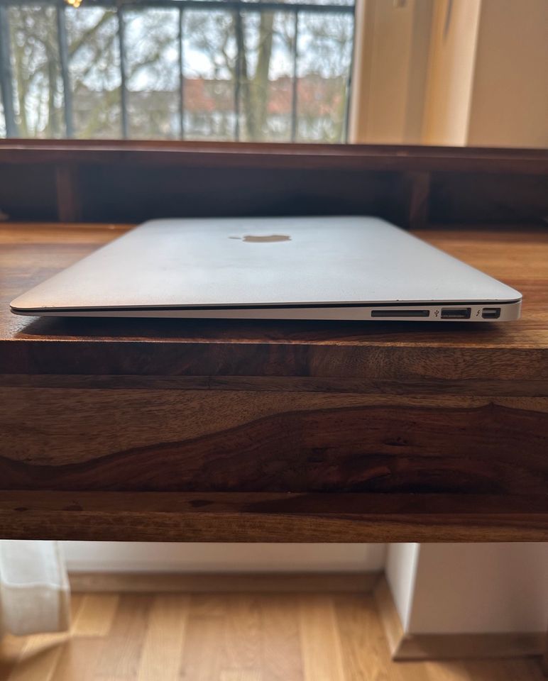 MacBook Air, 13 Zoll, Anfang 2015, 4BG in Düsseldorf