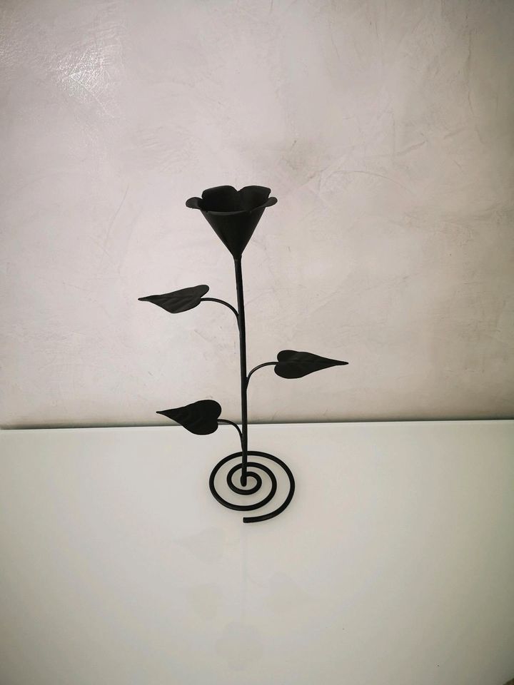 Kerzenhalter 45 cm schwarz Kerzenständer Blume aus Metall Deko in Haltern am See