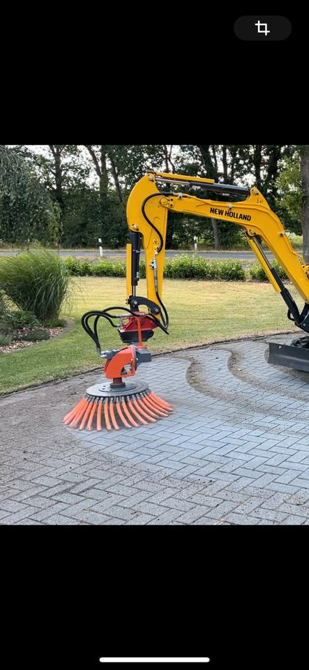 Wildkrautbürste mit Minibagger zu vermieten in Cloppenburg