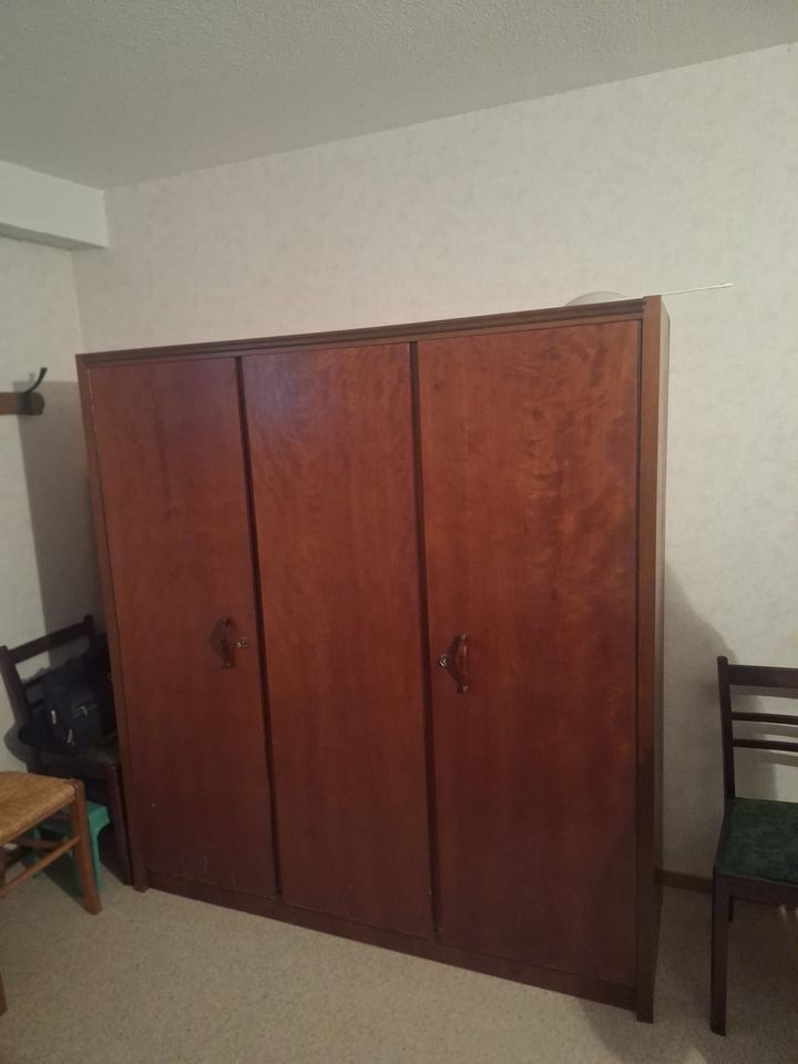 Schrank Kleidung Highboard Kommode Zimmer Wohnung Möbel TOP in Leipzig