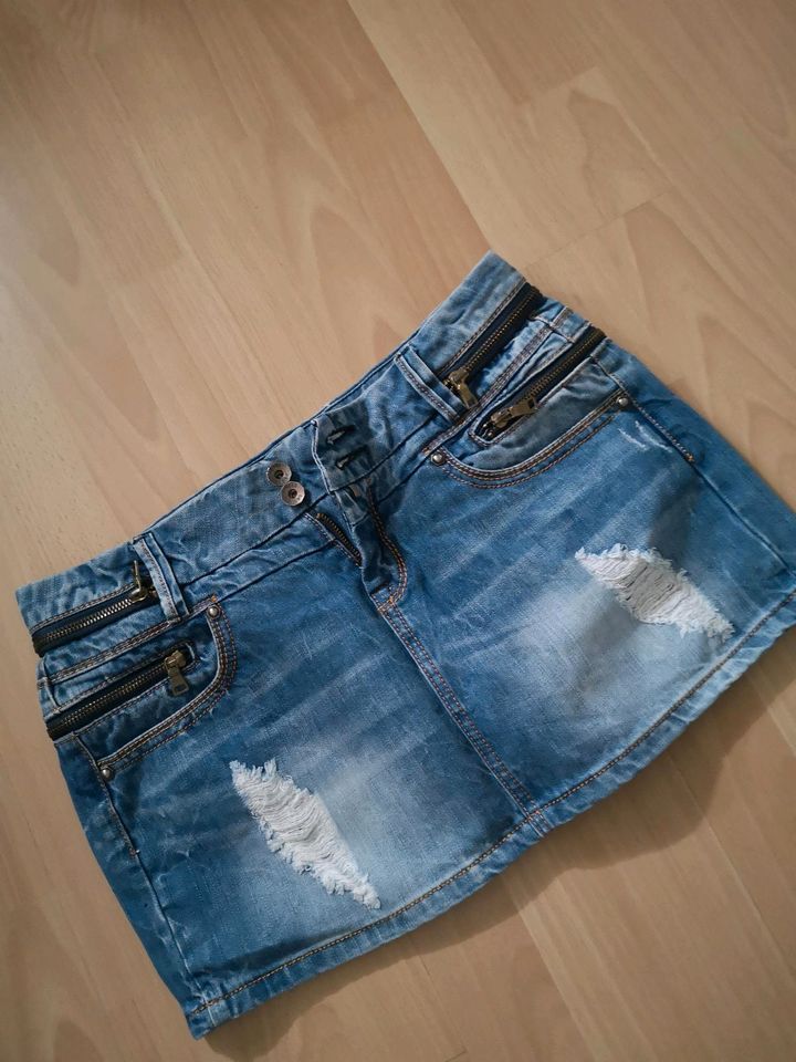 J-Well Distroyed Jeans Rock mit Zipper made in Italy gr 36,38 in Saarlouis