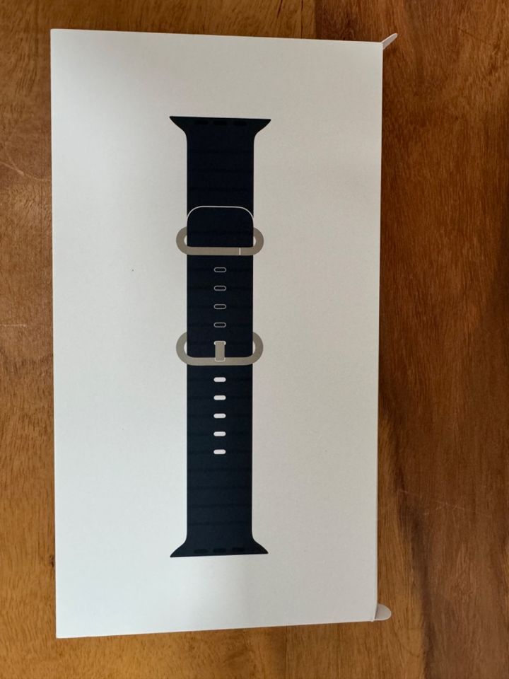 Fast neue iWatch Ultra 2 4G 49mm mit blauem Sportarmband in München