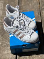 Adidas Superstar Turnschuhe in Größe 6 Hessen - Biebergemünd Vorschau