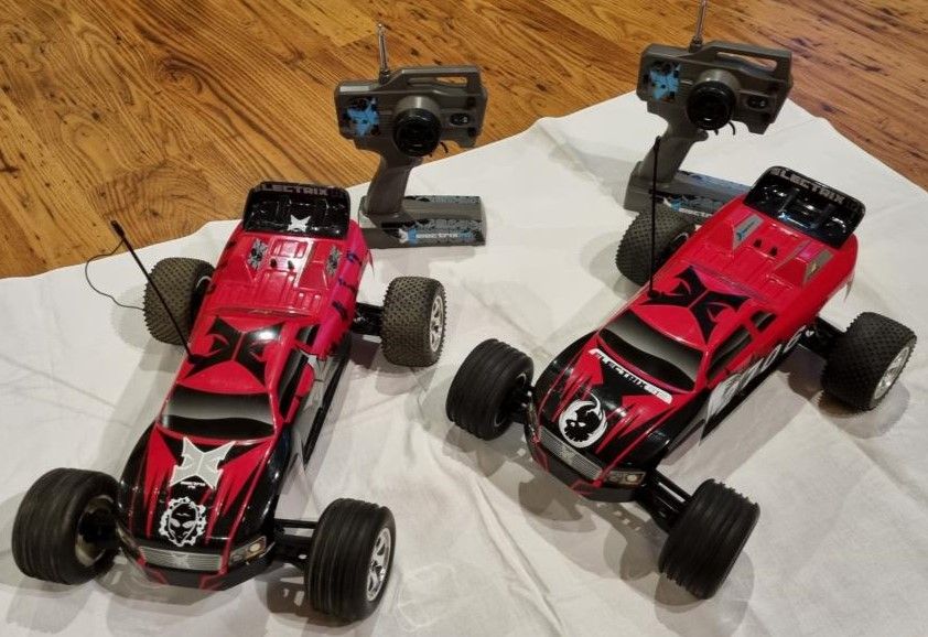 ElectrixRC Off-Road Truck (2 Stück) + Zubehör in Kehl