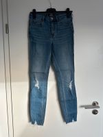 blaue ripped Jeans von Hollister Bayern - Schweinfurt Vorschau