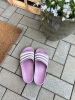 Adiletten lila / Adidas / Schlappen / Badeschuhe 38 Nordrhein-Westfalen - Hüllhorst Vorschau