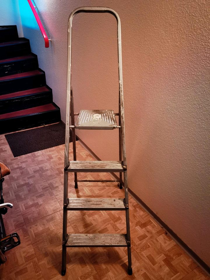 Leiter Stehleiter 3+1 / 4 stufen Malerleiter in Bremen