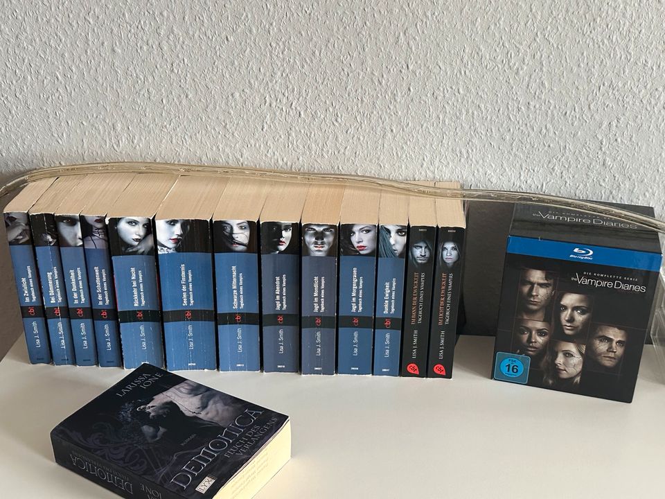 The Vampire Diaries Staffel 1-8 Blu-ray! ❤️ + Alle Bücher!❤️ in Leipzig