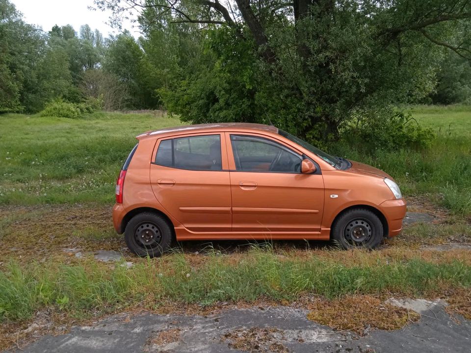 Kia picanto 1.1 Automatik sparsam in Berlin