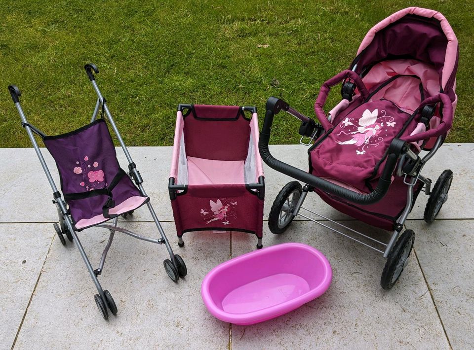 Set Puppen Kinderwagen, Badewanne, Puppenbett in Berlin