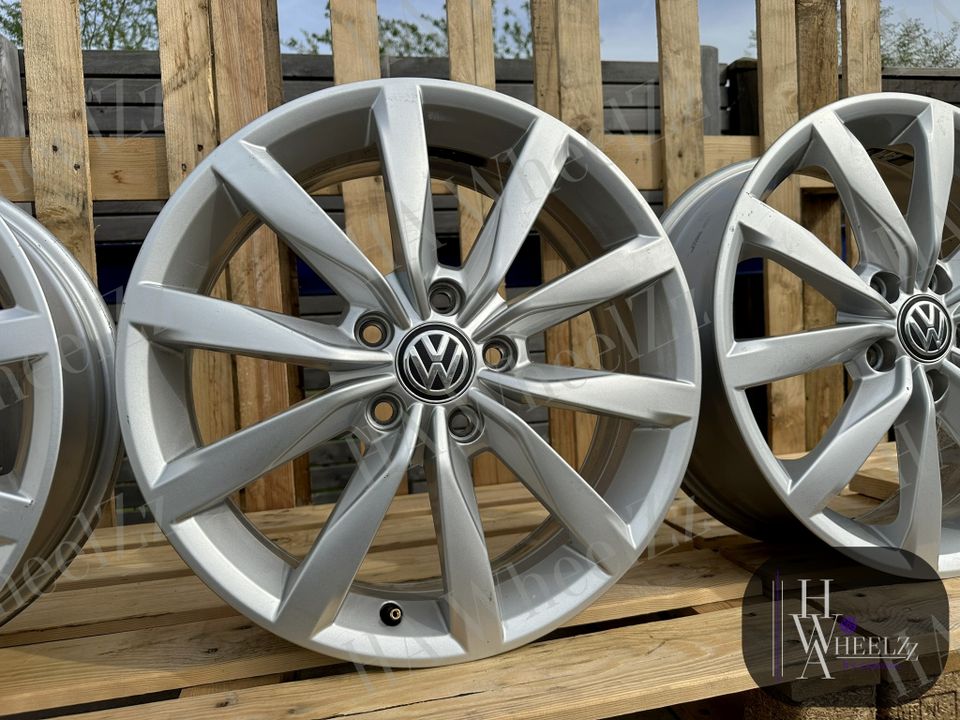 NEUWERTIG ➡️ 4x 17 ZOLL ORIGINAL VW Golf 7 VII 6 VI Alufelgen Mehrspeichenrad DIJON 5G0601025K 5x112 ET48 Felgen ➡️SAUBER auch Plus Sportsvan Skoda Octavia 5E Seat Leon 5F Audi A3 8V - TOP silber 6x17 in Bünde