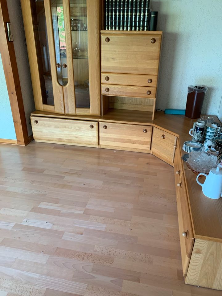 Eck Schrank ZU VERSCHENKEN in Wiesbaden