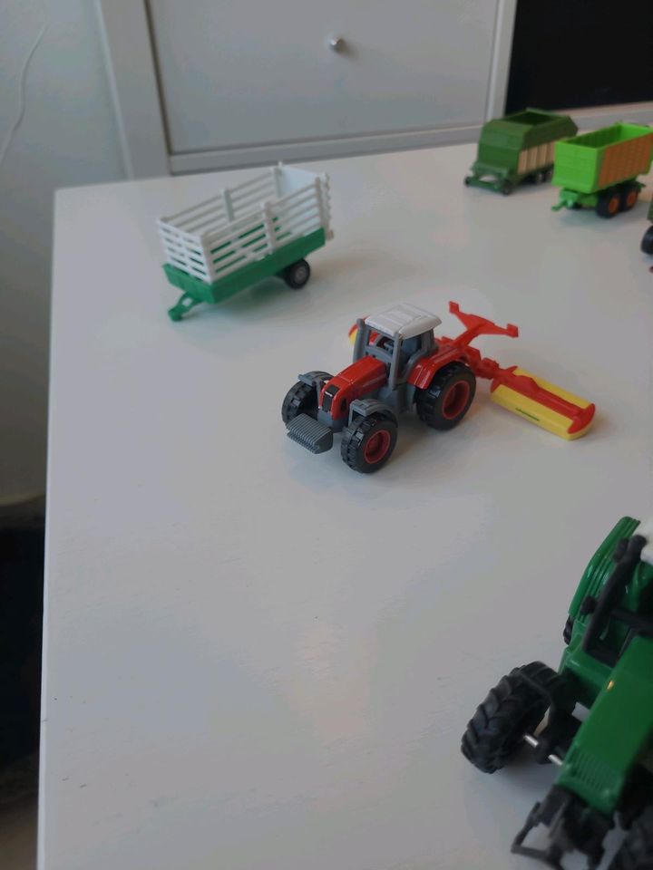Siku Trecker Traktor Anhänger Landwirtschaftliche Maschinen in Berlin