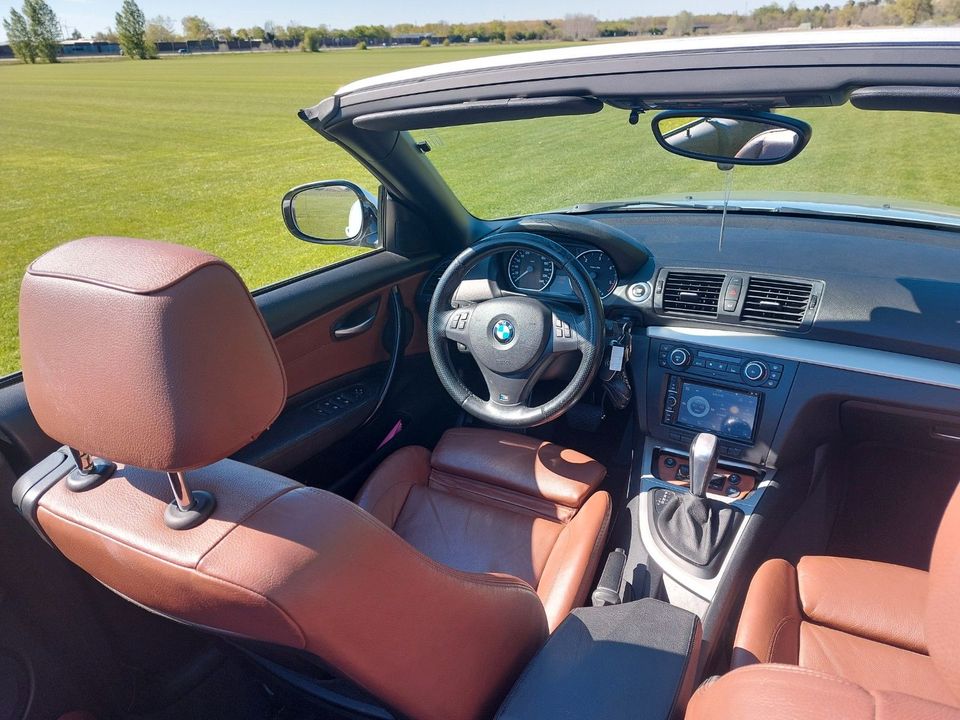 BMW 118d Cabrio - Ledersitze, Automatik, M Paket in Einhausen