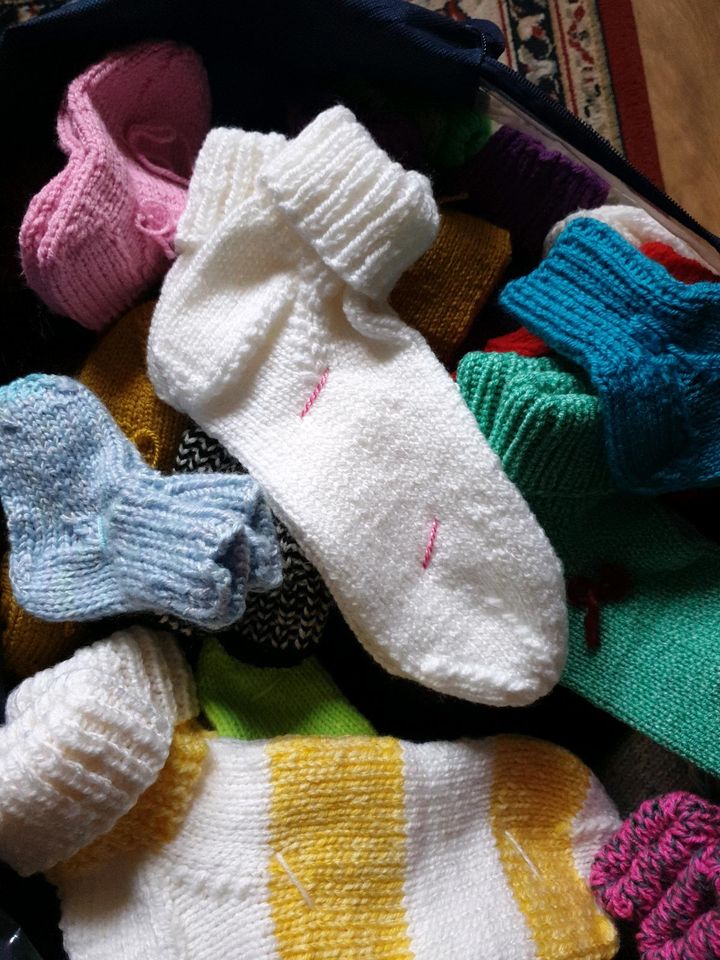 Socken Handarbeit in Sundhagen Neuhof