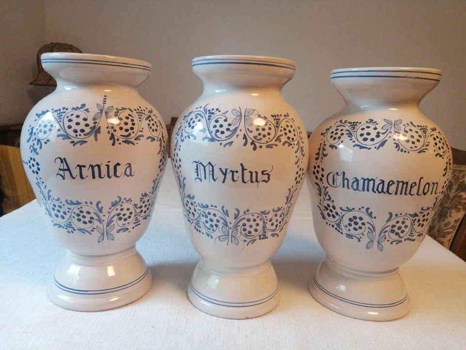 Apotheken Vasen in Kalchreuth