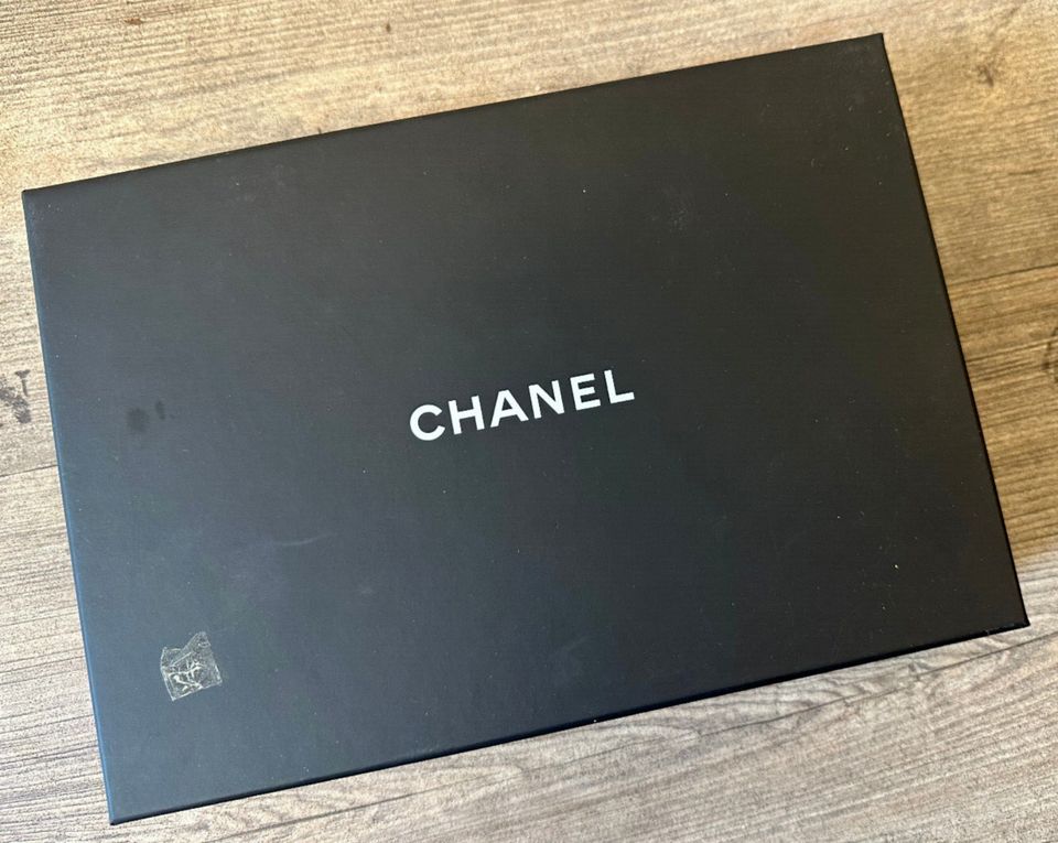 Chanel Rote Patent Boy Leder Geldbörse Tasche Damen Top Neuw DHL in Igel