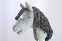 Hobby Horse, dunkelgrau m. gezackter Blesse - Preis inkl. Versand Kr. München - Ismaning Vorschau
