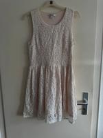 Kleid mit Blümchen Hessen - Wiesbaden Vorschau