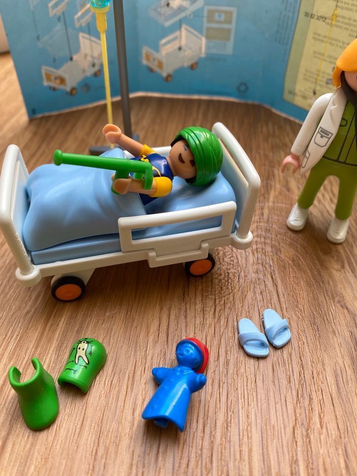 6661 Playmobil Kinderkrankenzimmer Ärztin Krankenhaus Krankenbett in Bornheim