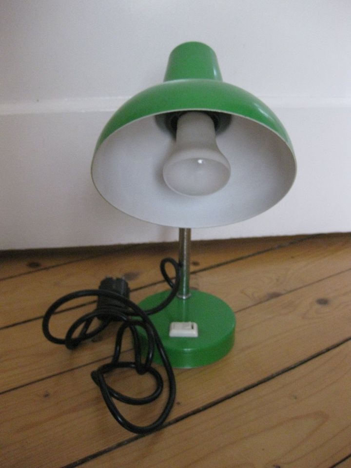 kleine grüne Schreibtischlampe Tischleuchte 60er 70er Jahre in Bremen