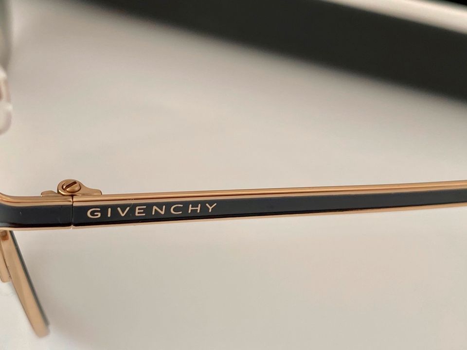 NEU Givenchy Luxus Designer Damen Sonnenbrille Brille schwarz in München