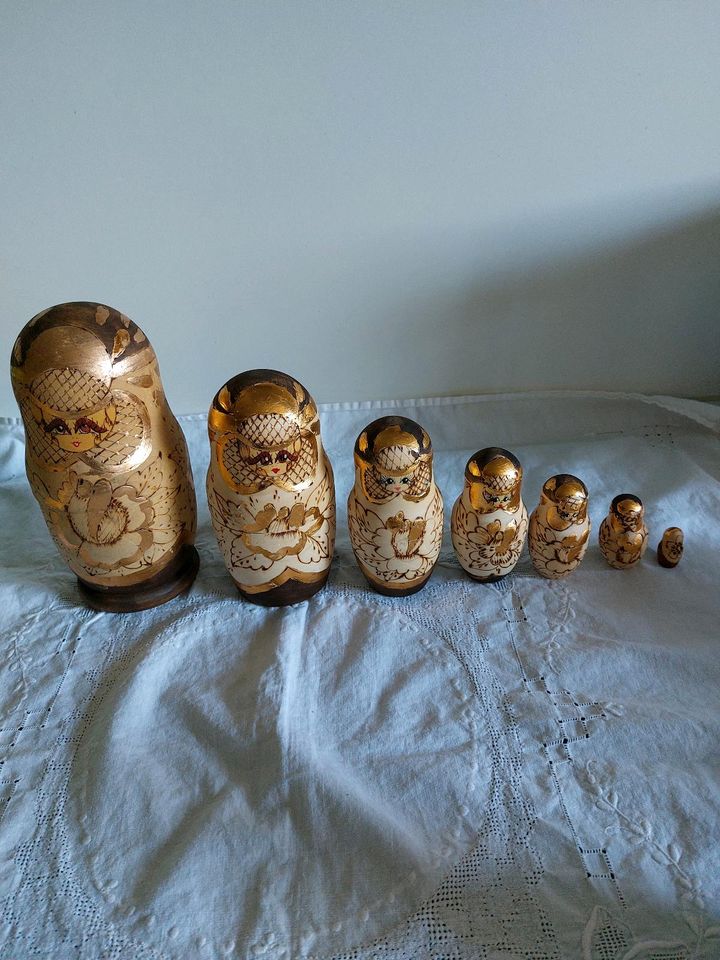 2 x Matroschka insgesamt 12 Puppen Naturholz Gold in Berlin