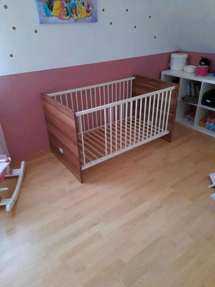 Baby Zimmer Möbel Bett + Schrank in Spelle