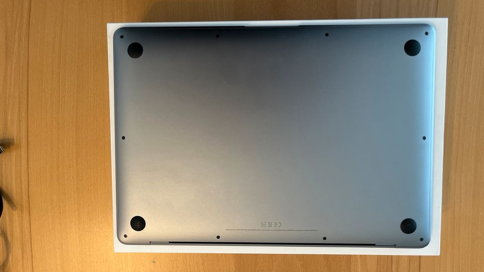 Macbook Air Mitte 2020 512 GB I7 wie neu, 2 Ladegeräte, Rechnung in Bamberg