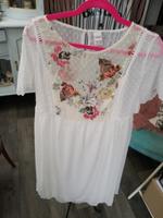 Heine Kleid Creme Weiß mit Blumen 40 Niedersachsen - Aurich Vorschau